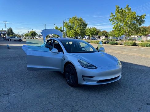 Used 2018 Tesla Model 3 Long Range RWD image 14