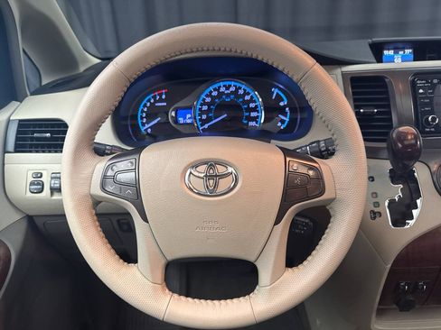 Used 2013 Toyota Sienna XLE AWD/4WD image 12
