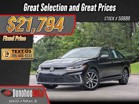 Used 2025 Volkswagen Jetta SE w/ Sunroof Package FWD image 1