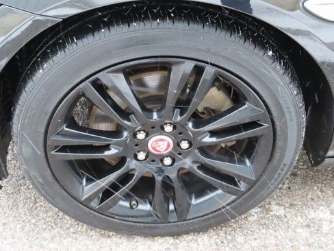 Used 2020 Jaguar XE S image 17