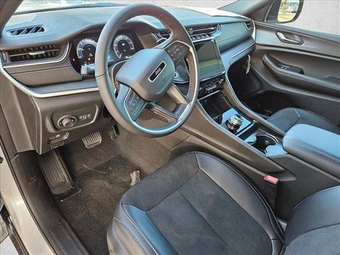 New 2025 Jeep Grand Cherokee Altitude image 3
