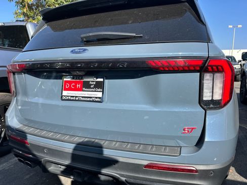 Used 2025 Ford Explorer ST RWD image 5
