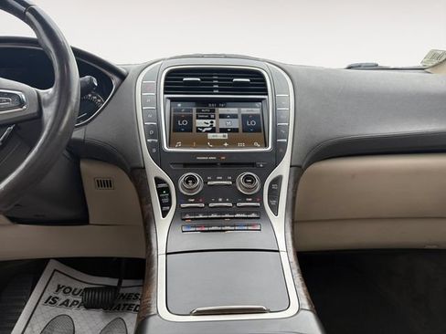 Used 2016 Lincoln MKX Reserve w/ Equipment Group 102A AWD/4WD image 11