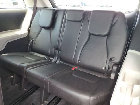 Used 2022 Kia Carnival LX FWD image 13