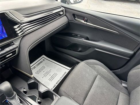 Used 2025 Toyota Camry LE image 28