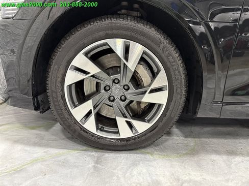Used 2021 Audi e-tron Premium Plus image 16