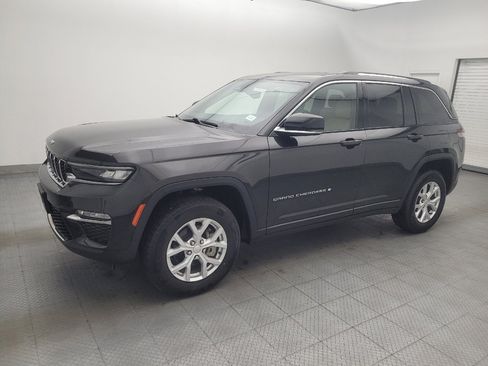 Used 2023 Jeep Grand Cherokee Limited AWD/4WD image 2