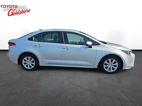 Used 2025 Toyota Corolla LE FWD image 4