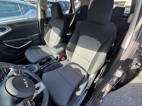Used 2025 Kia Soul LX w/ LX Technology Package FWD image 34