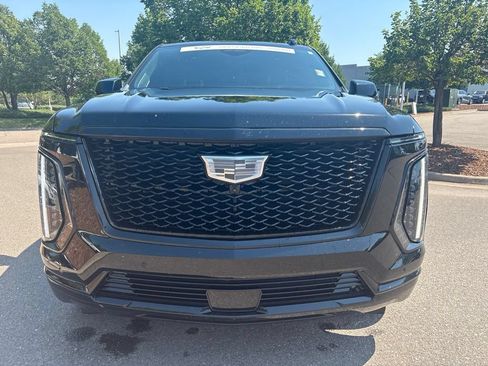 Used 2025 Cadillac Escalade ESV Sport Platinum w/ LPO, ONYX Package AWD/4WD image 8