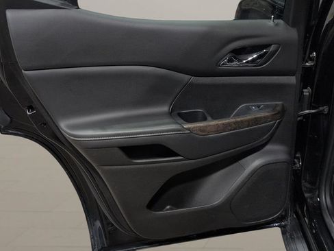 Used 2022 GMC Acadia Denali w/ Black Diamond Edition AWD/4WD image 17