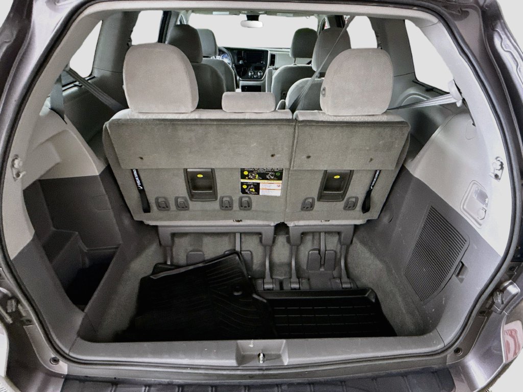 Certified 2019 Toyota Sienna LE AWD/4WD image 28