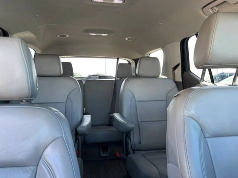 Used 2019 Chevrolet Traverse LT FWD image 20