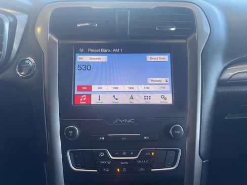 Used 2019 Ford Fusion SE image 16