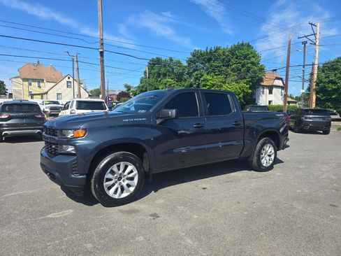 Used 2020 Chevrolet Silverado 1500 Custom w/ Custom Value Package AWD/4WD image 3