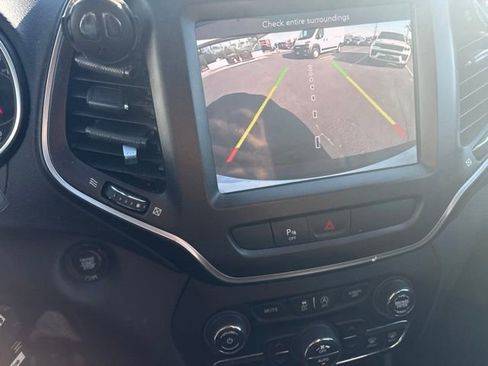 Used 2019 Jeep Cherokee Trailhawk w/ Cold Weather Group AWD/4WD image 17