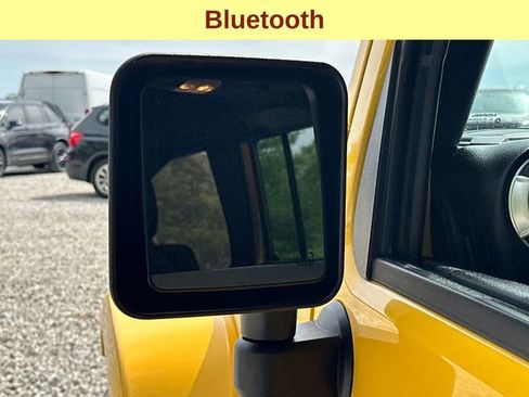 Used 2015 Jeep Wrangler Unlimited Sahara w/ Connectivity Group AWD/4WD image 8