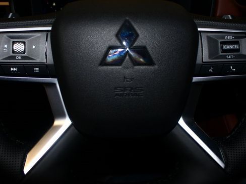 New 2026 Mitsubishi Outlander SEL image 10