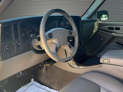 Used 2005 GMC Yukon Denali AWD/4WD image 16