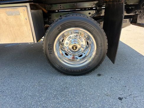 Used 2017 Ford F550 4x4 Regular Cab Super Duty w/ Power Equipment Group image 28