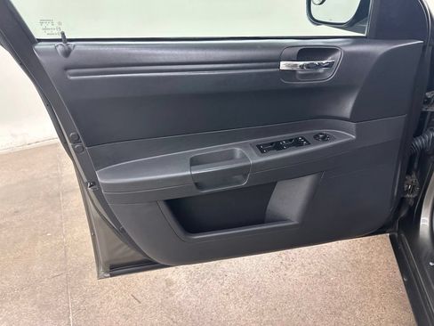 Used 2008 Chrysler 300 LX RWD image 32