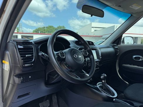 Used 2018 Kia Soul + FWD image 14