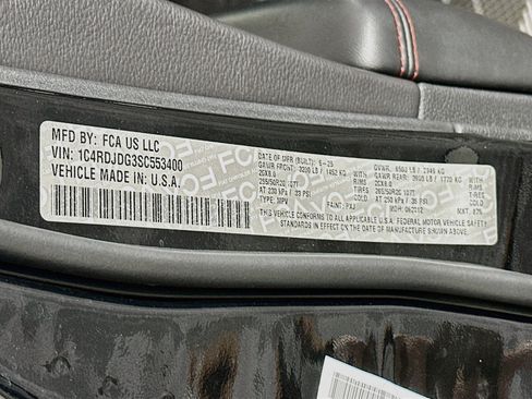 Used 2025 Dodge Durango GT AWD/4WD image 12