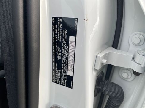 Used 2025 Volvo V60 B5 Cross Country Plus image 28