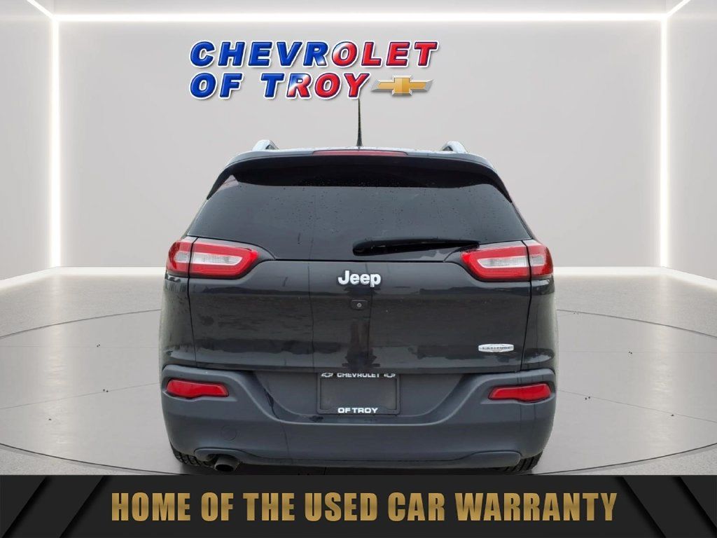 Used 2015 Jeep Cherokee Latitude w/ Cold Weather Group FWD image 8