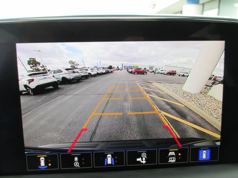 Used 2023 Chevrolet Suburban LT w/ Luxury Package image 29