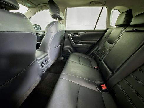 Used 2019 Toyota RAV4 XLE Premium image 24