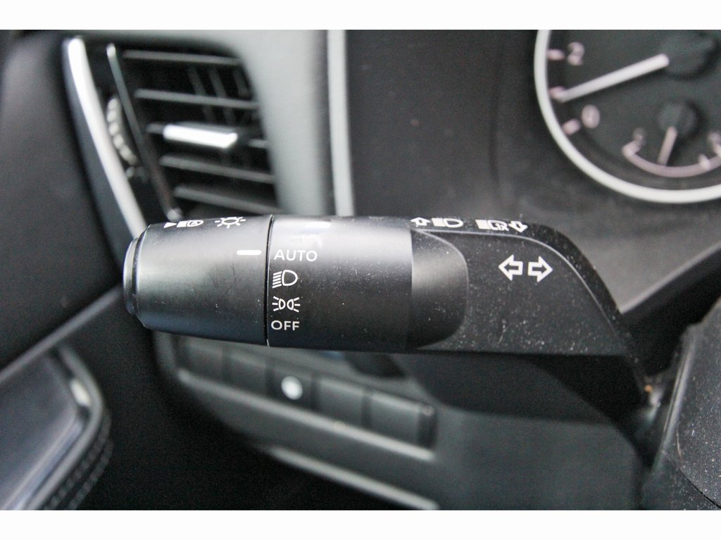 Used 2022 Nissan Rogue SV w/ SV Premium Package FWD image 9