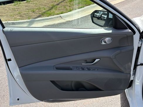 New 2026 Hyundai Elantra SE image 11