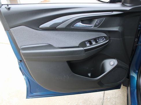 Used 2021 Chevrolet TrailBlazer LT w/ Sun and Liftgate Package image 9