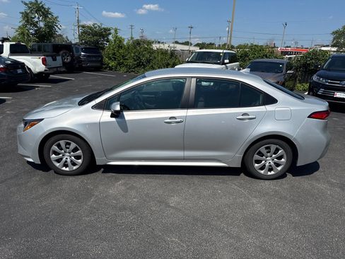 Used 2025 Toyota Corolla LE FWD image 3