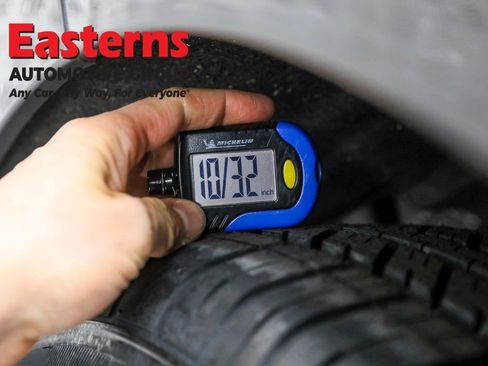 Used 2023 Chrysler Voyager LX image 27