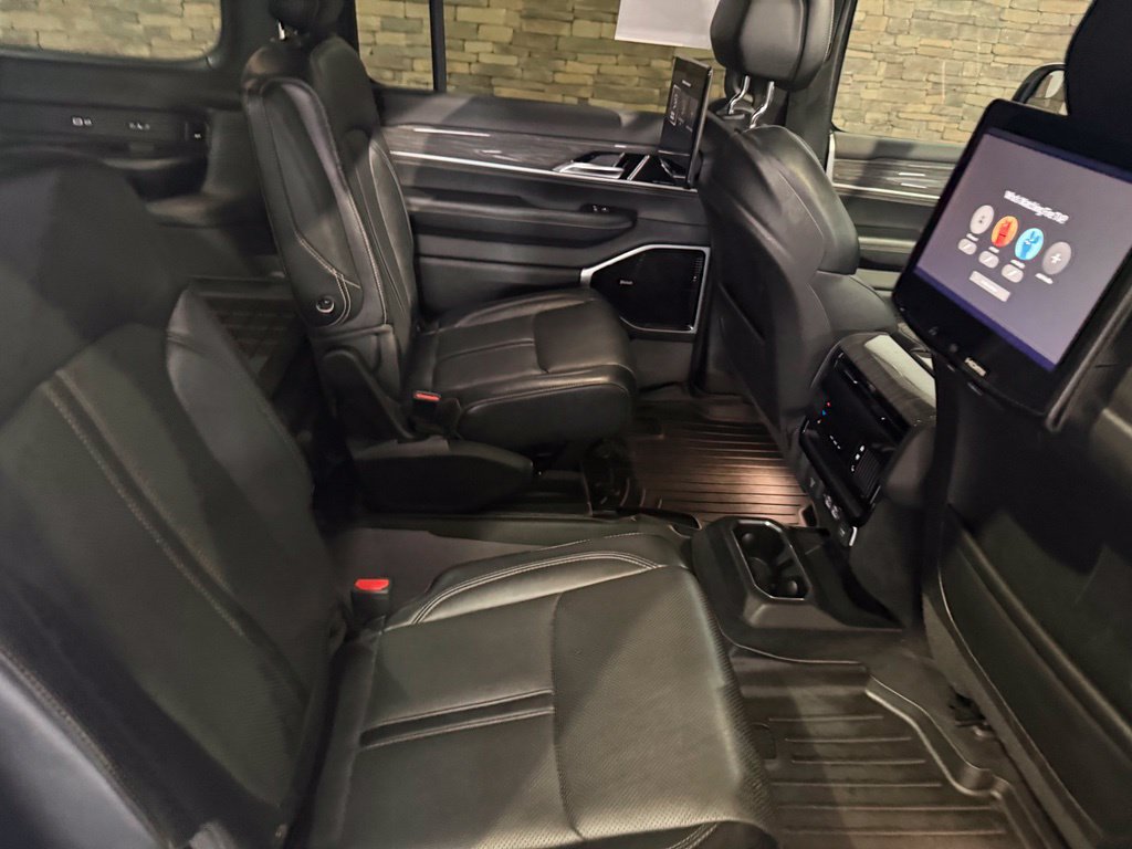 Used 2022 Jeep Wagoneer Series III w/ Premium Group I AWD/4WD image 34