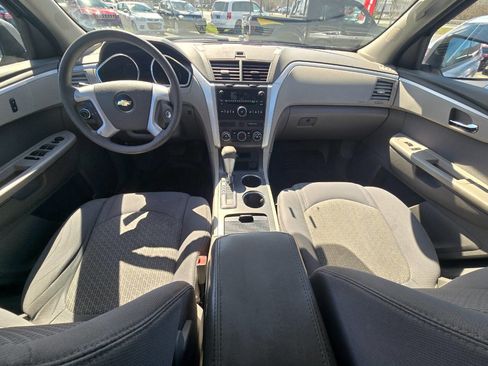 Used 2012 Chevrolet Traverse LS FWD image 24
