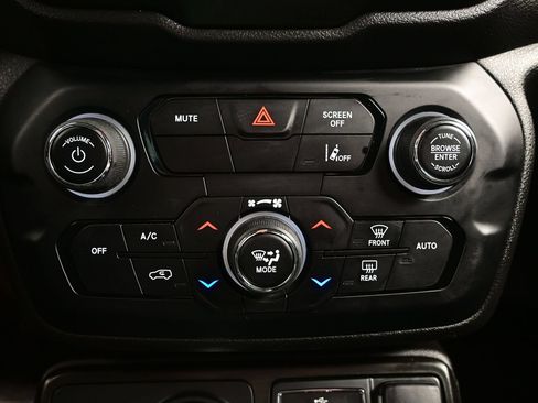 Used 2022 Jeep Renegade Latitude AWD/4WD image 21