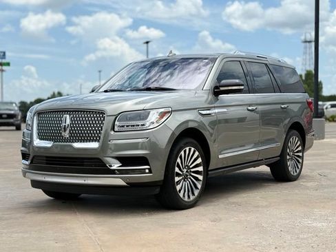Used 2019 Lincoln Navigator Reserve AWD/4WD image 4