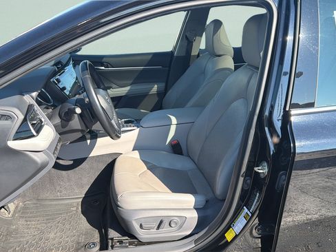 Used 2019 Toyota Camry XSE FWD image 21