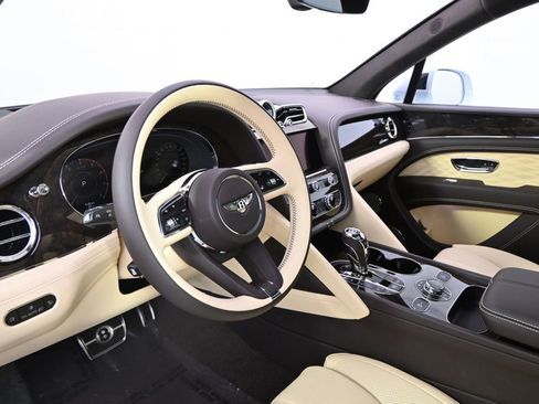 New 2025 Bentley Bentayga image 11