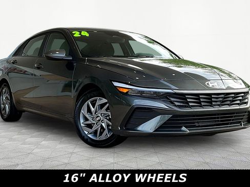 Used 2024 Hyundai Elantra SEL FWD image 3