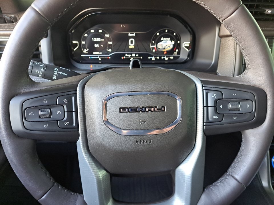 Used 2023 GMC Yukon XL Denali w/ Advanced Technology Package AWD/4WD image 25
