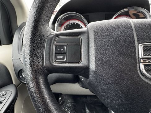 Used 2012 Dodge Grand Caravan SXT image 23