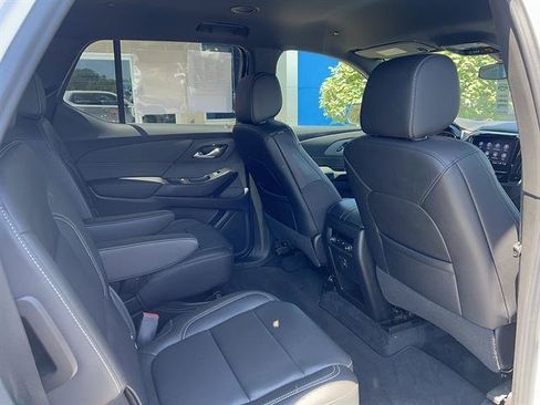 Used 2023 Chevrolet Traverse LT FWD image 12