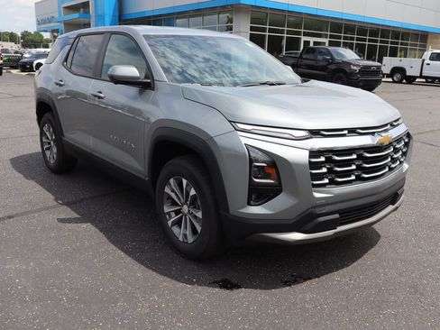 New 2026 Chevrolet Equinox LT w/ Convenience Package II AWD/4WD image 2