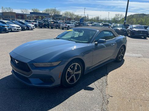 Used 2025 Ford Mustang Premium RWD image 5