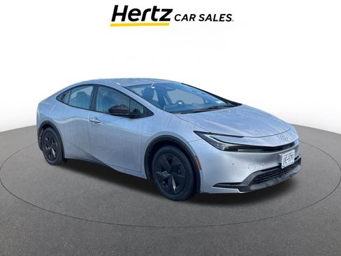 Used 2025 Toyota Prius LE image 1