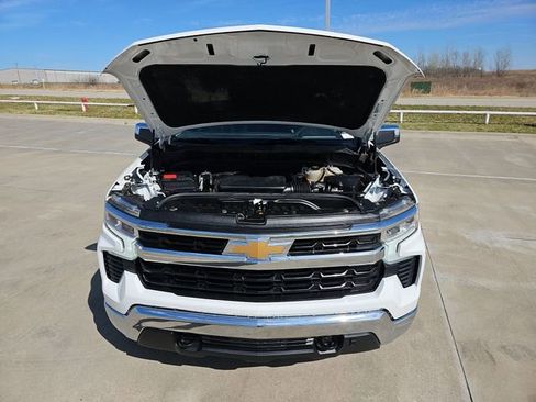 Used 2024 Chevrolet Silverado 1500 LT w/ Z71 Off-Road Package AWD/4WD image 30